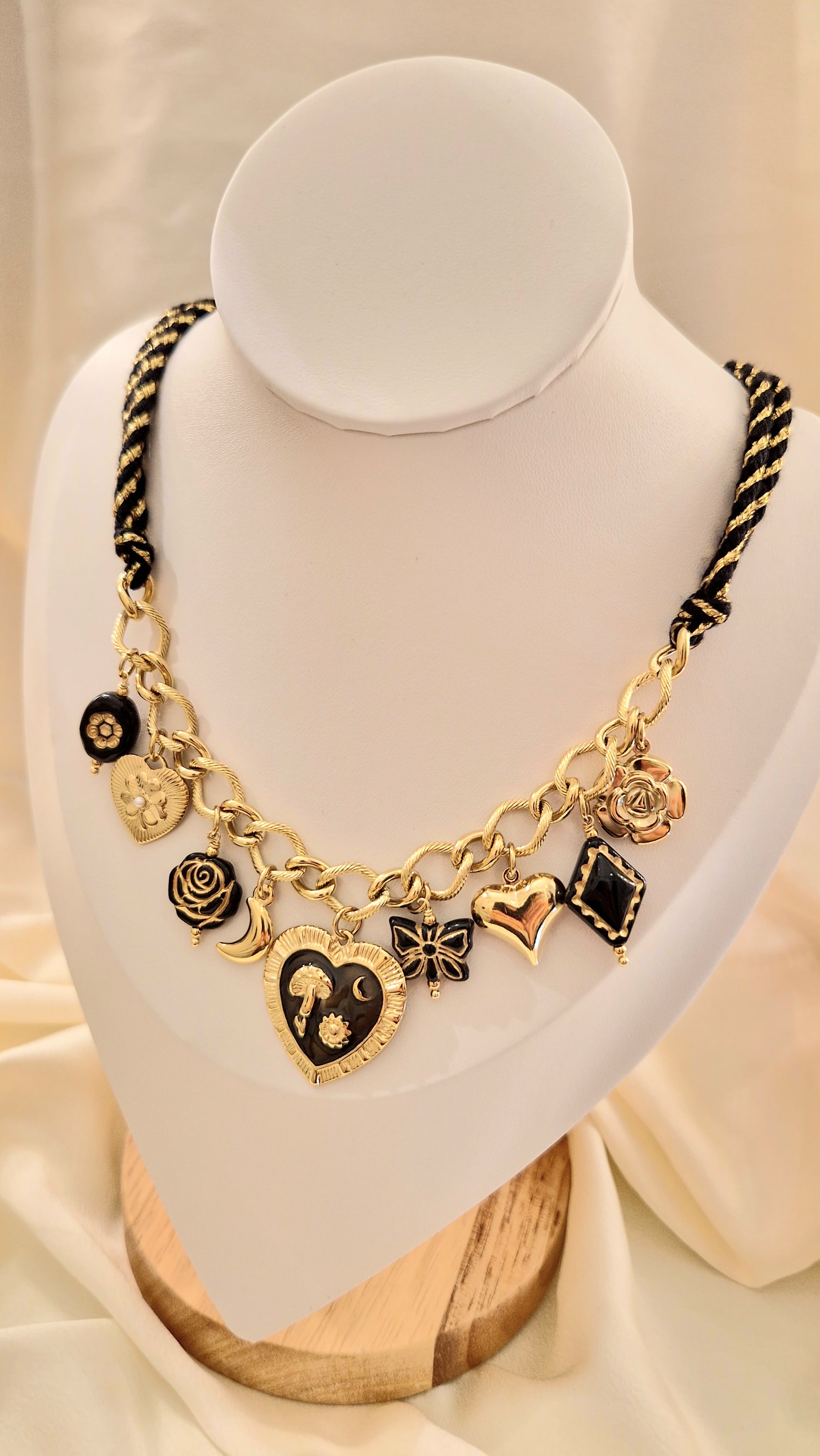 Collier Cœur Noir Mystique