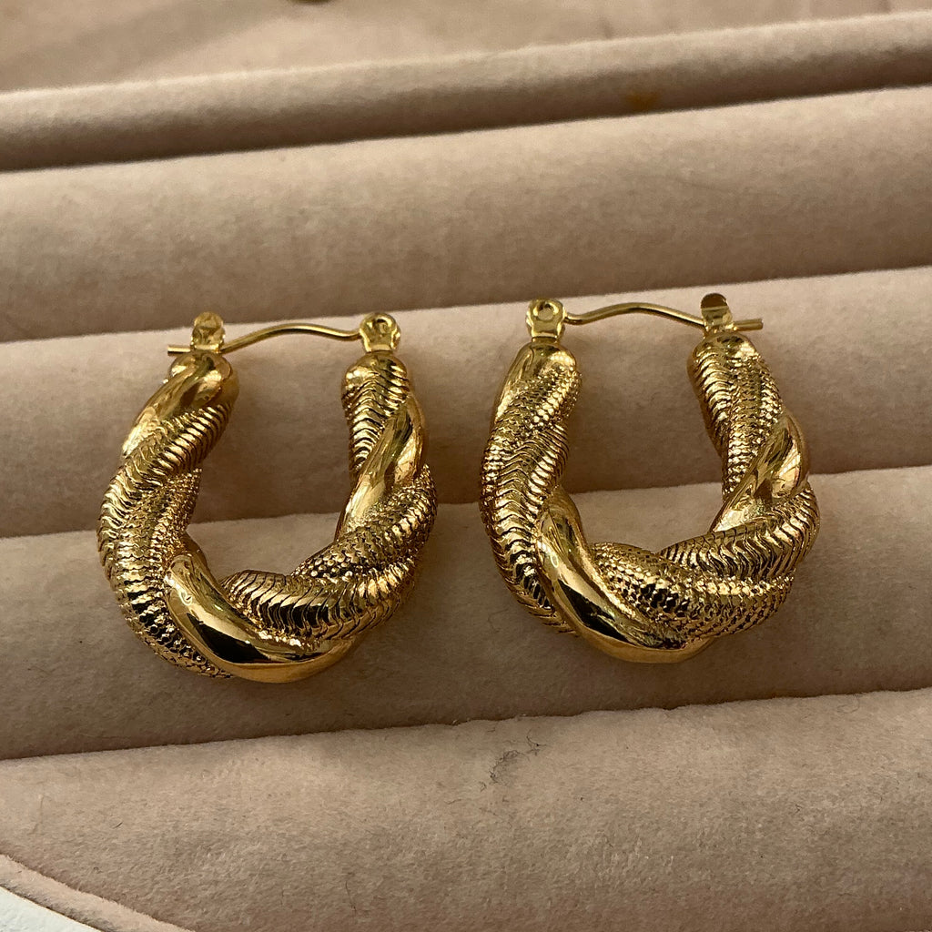 Boucles d’Oreilles Samra – Créoles Torsadées Dorées