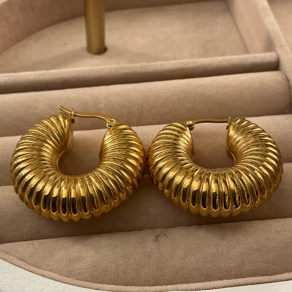 Créoles Dômes Lyna – Charisme Sculpté