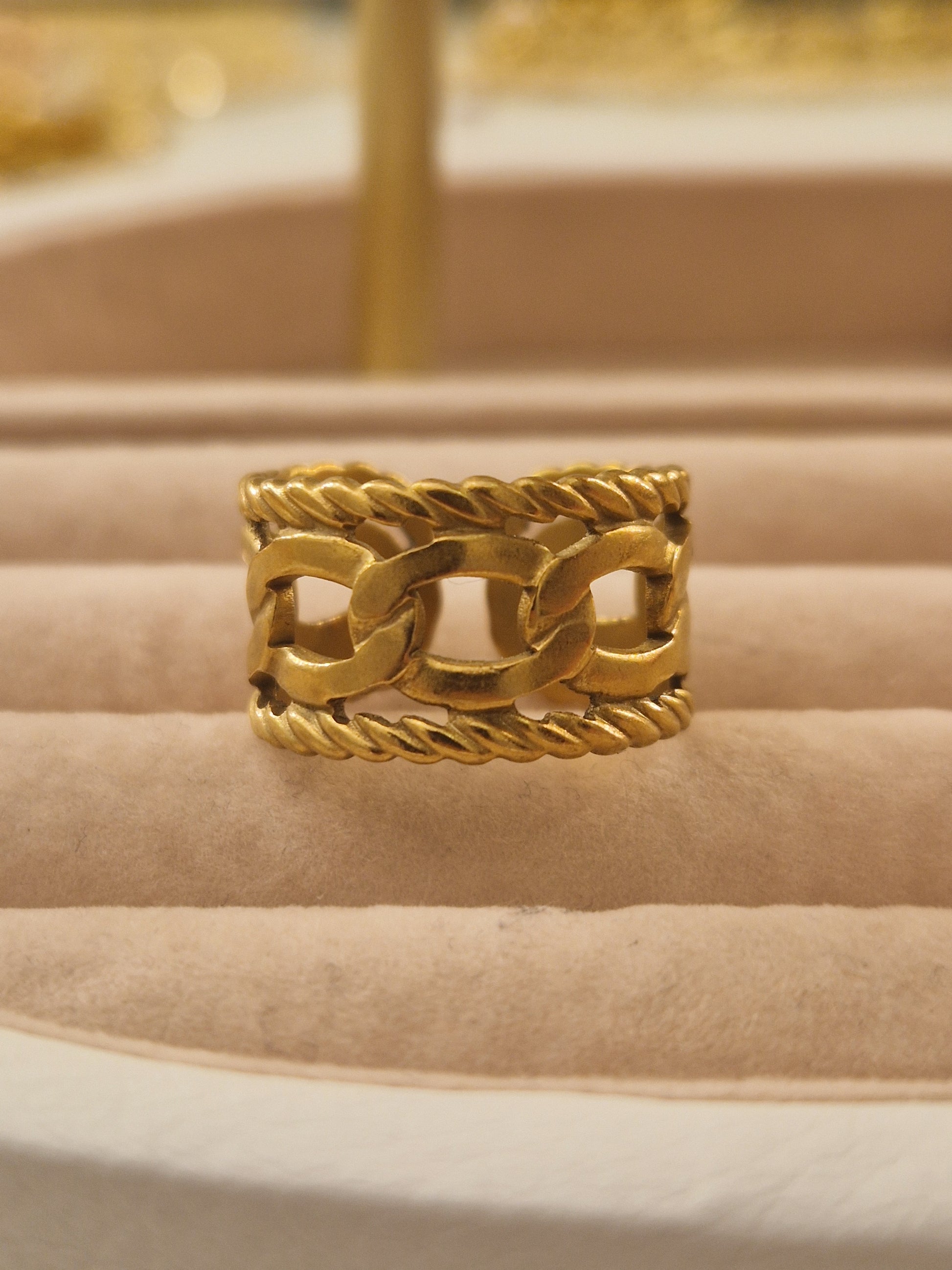Bague Téméraire – Dorée Sculptée
