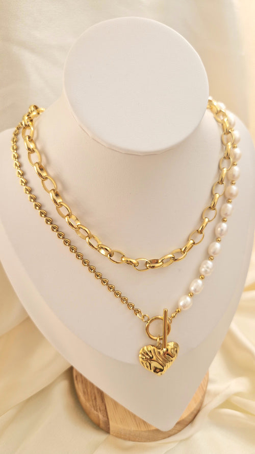 Collier Amour Doré – Perles & Cœur Martelé